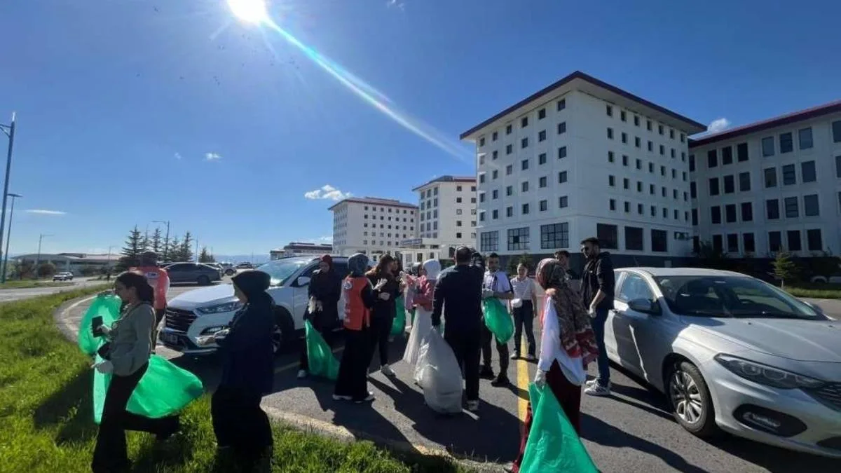 Ardahan Üniversitesi’nden Çevre İçin Temizlik