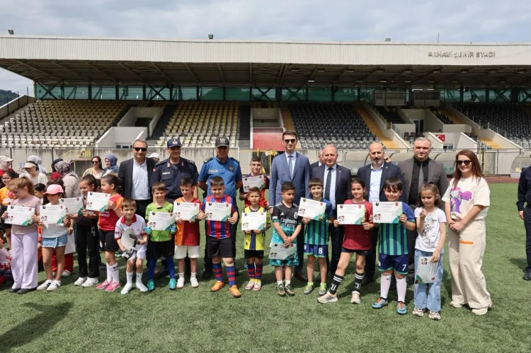 Arhavi’de Futbol Heyecanı: Sertifikalar Dağıtıldı!