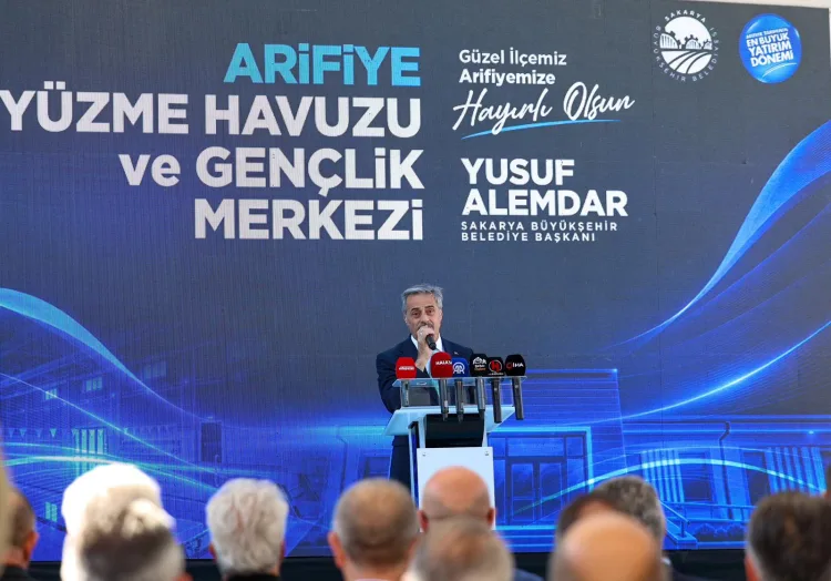Arifiye’de Gençlik Merkezi ve Havuz Tanıtıldı!