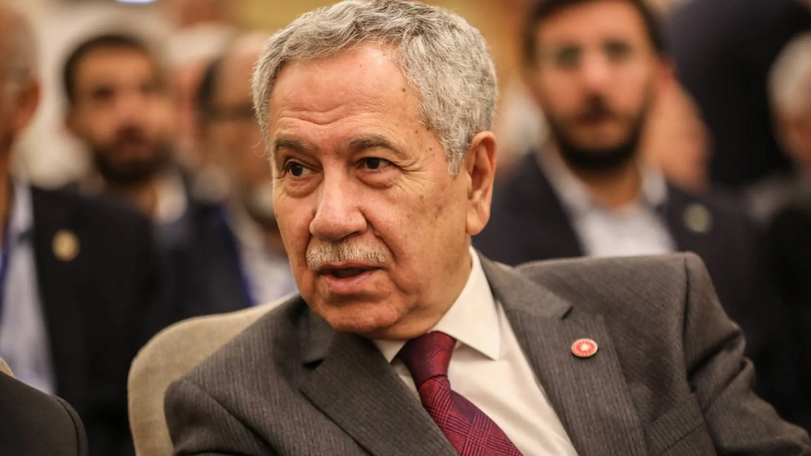 Arınç’tan Mumcu’ya Sert Yanıt: “Hezeyan!”