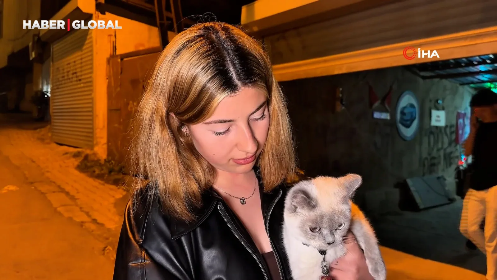 Arnavutköy’de Kedi Hırsızlığı Kamerada Yakalandı!