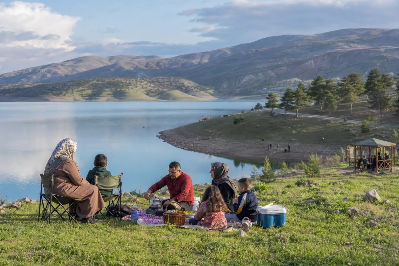 Artova Barajı’nda Yaz Keyfi: Piknik ve Manzara