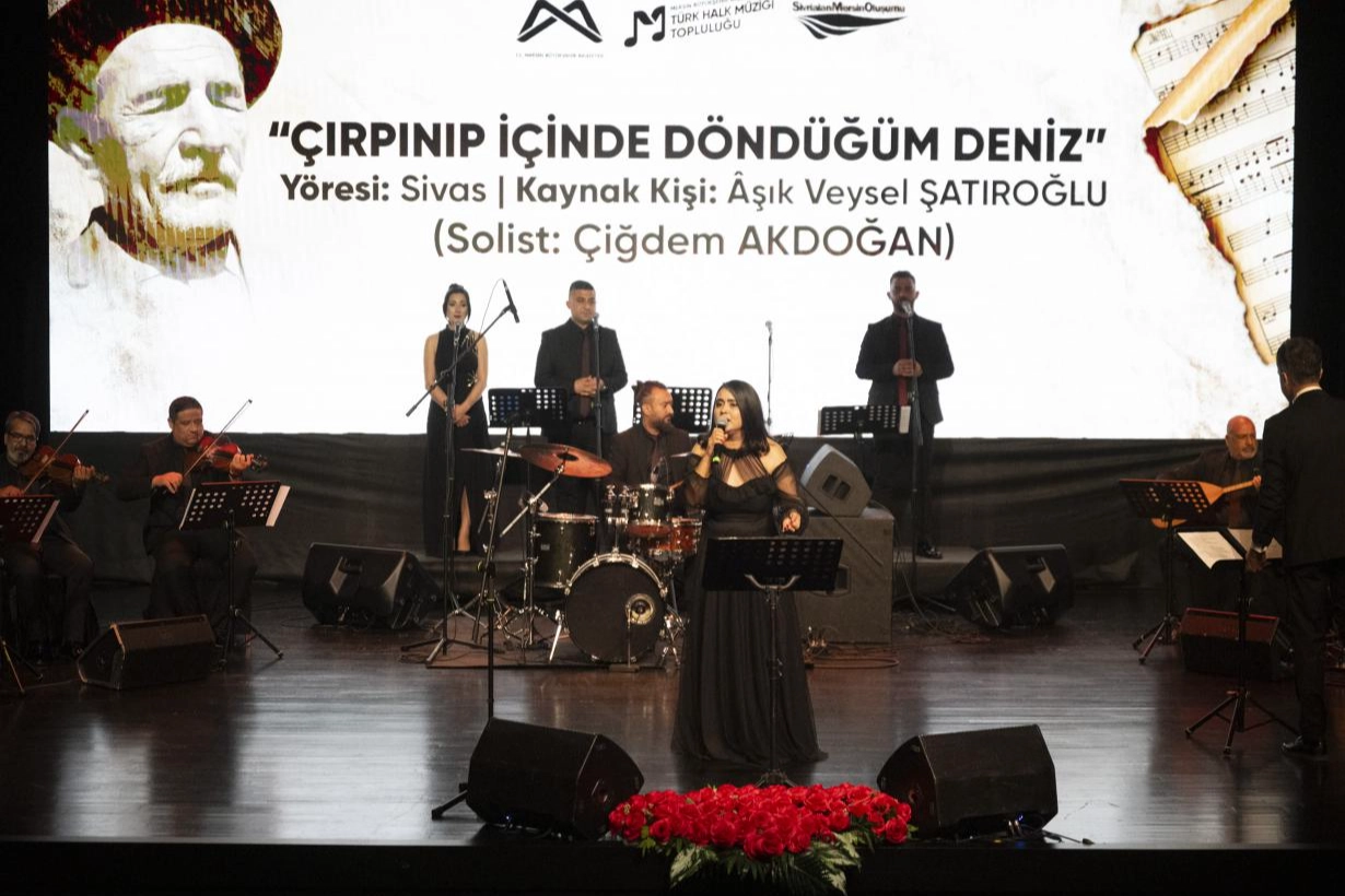 Âşık Veysel Anma Gecesi’nde Türküler Coşkuyla Söylendi