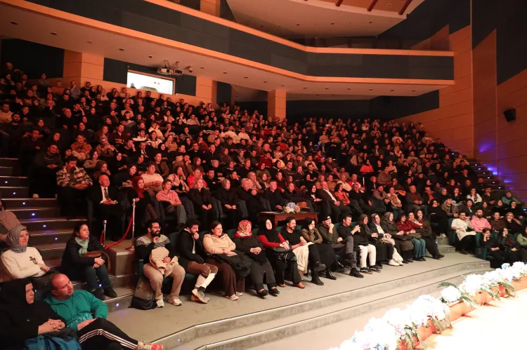 “Aşk Eski Bir Yalan” Tiyatrosu Sakarya’da Sahnelendi!