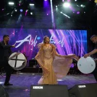 1786101058<em>368</em>Asli-Hunelden-Acikhavada-muzik-ziyafeti.jpeg