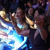 1786101056<em>610</em>Asli-Hunelden-Acikhavada-muzik-ziyafeti.jpeg