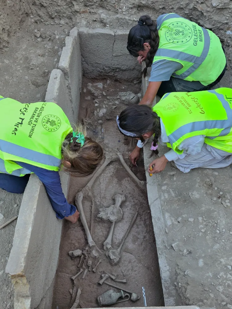 Aspendos’ta Antik Güreşçi Mezarı Keşfi!