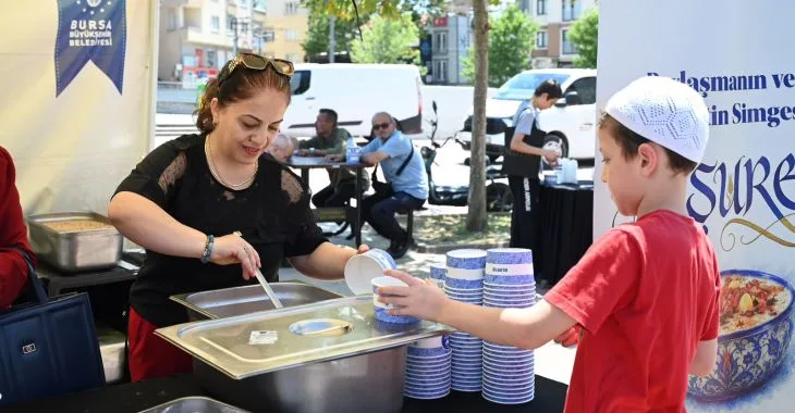 Aşure bereketi Demirtaş’ta paylaşıldı