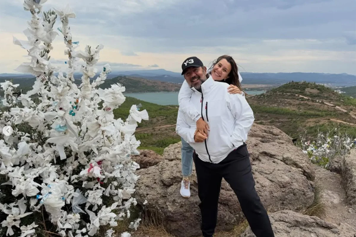 Ata Demirer ve Dilara Alemdar Ayvalık’ta Romantik Bir Tatil Geçirdi