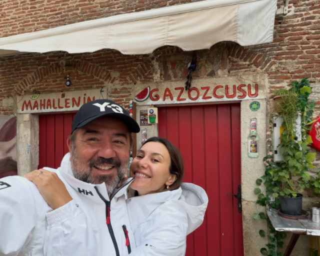 Ata Demirer ve Dilara Alemdar Ayvalık’ta Romantik Bir Tatil Geçirdi