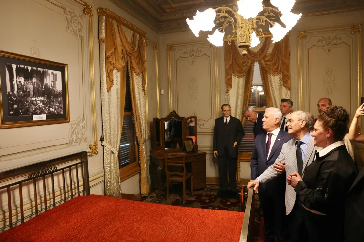 Atatürk Heykeli Bursa’da Görücüye Çıktı!