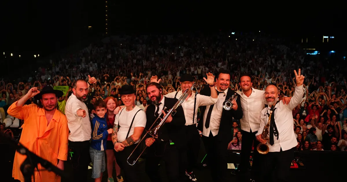 Athena, İstanbul’da Yaz Konserine Damga Vurdu!
