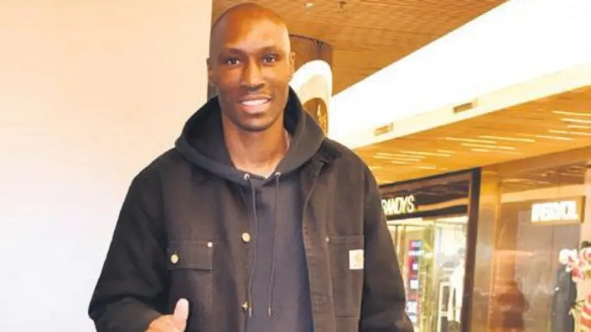 Atiba Hutchinson İstanbul’da Alışveriş Keyfi!