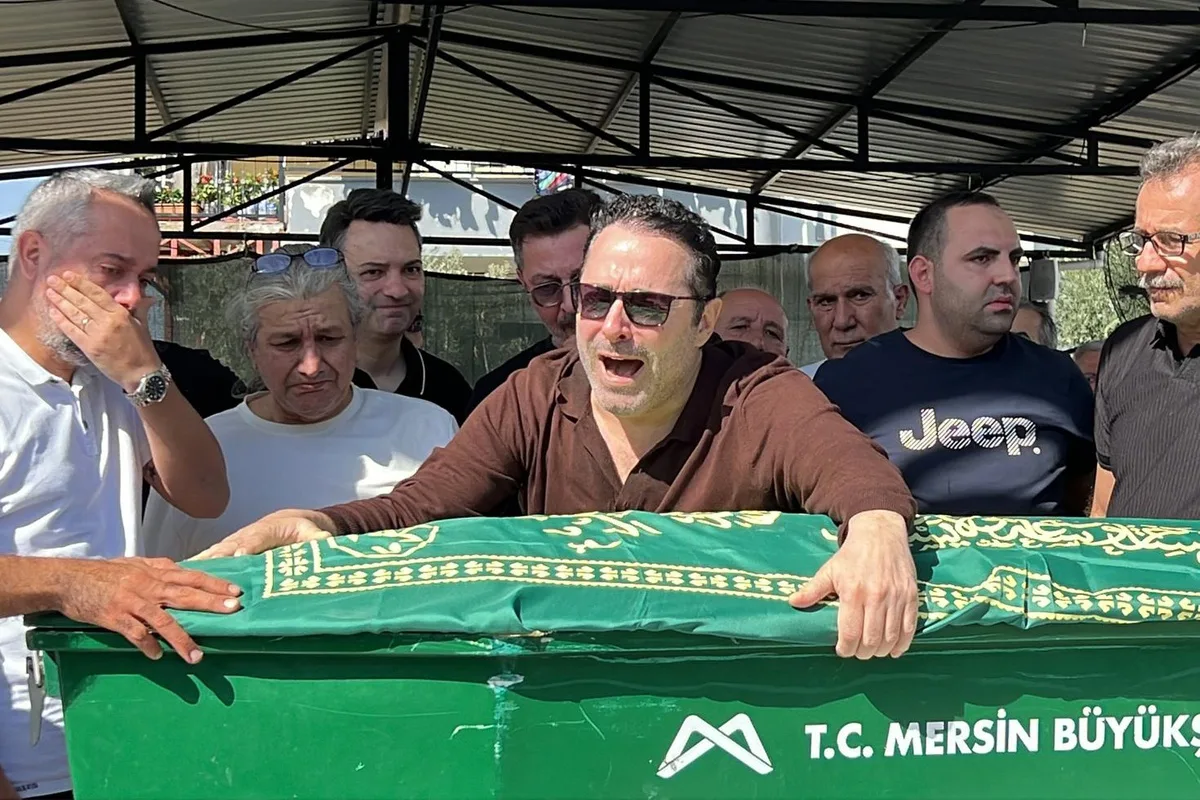 Atilla Taş’ın Kızı Sezen Taş, Gözyaşları Arasında Toprağa Verildi