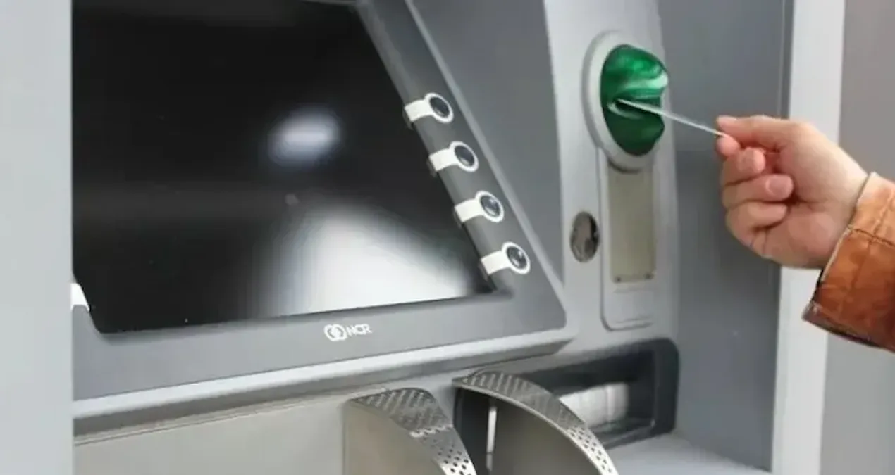ATM’de Bıçaklı Kavga: Güvenlik Görevlisi Yaralandı!