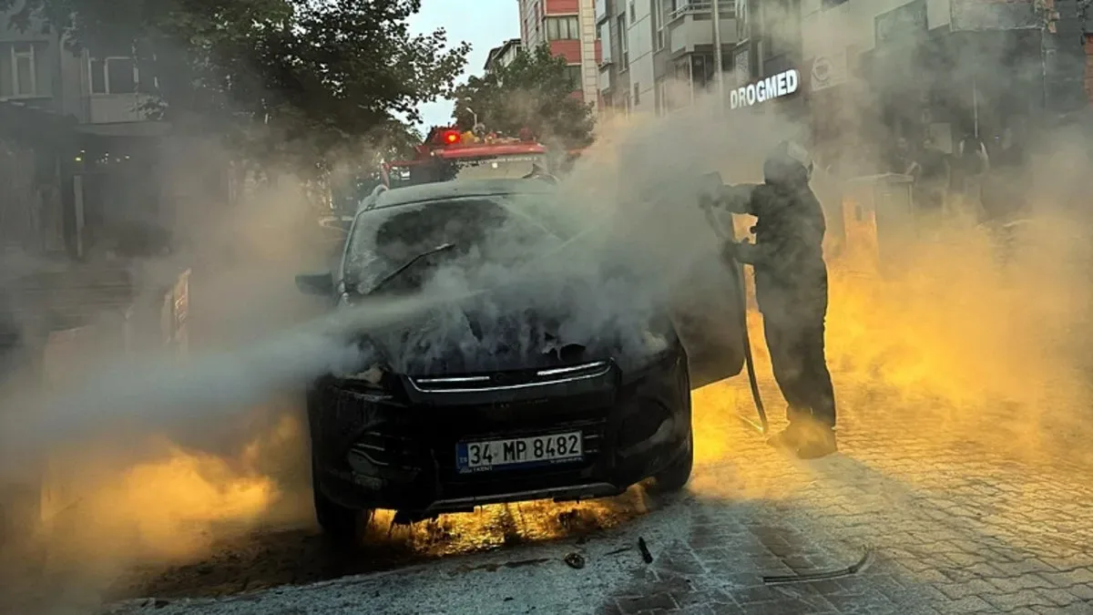 Avcılar’da Cipte Yangın: Sürücü Zamanında Kurtuldu