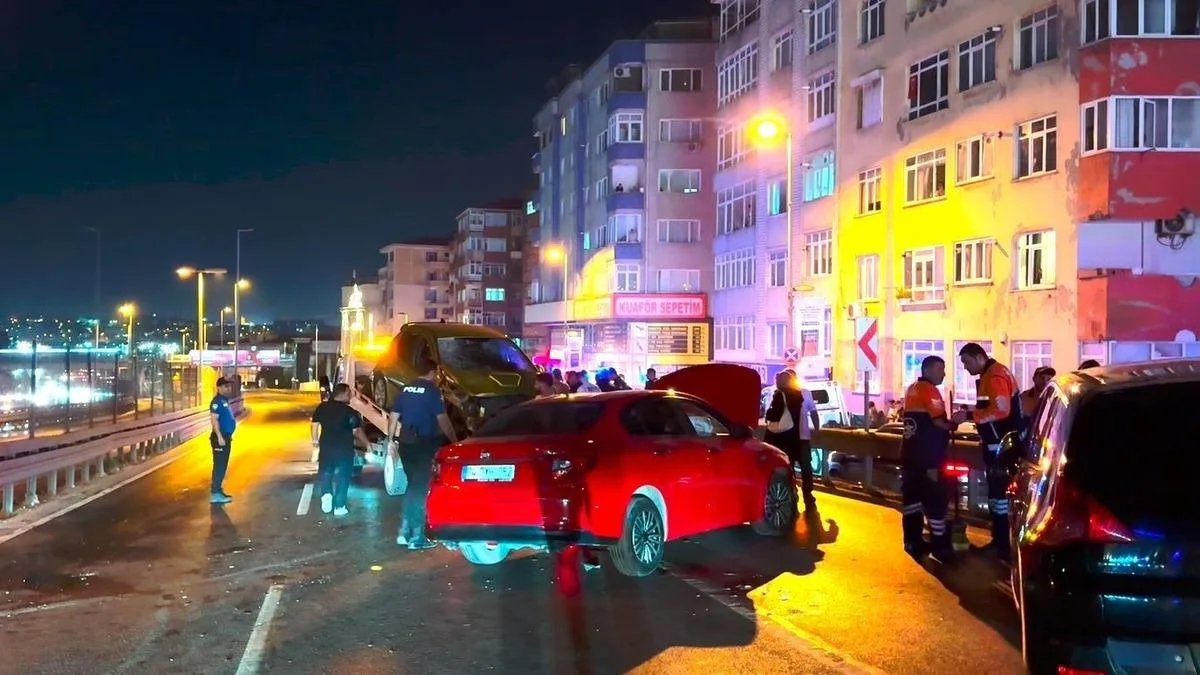 Avcılar’da Duran Araca Hızla Çarpan Araç!
