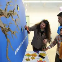 Aynı gökyüzü altında gülümsediler