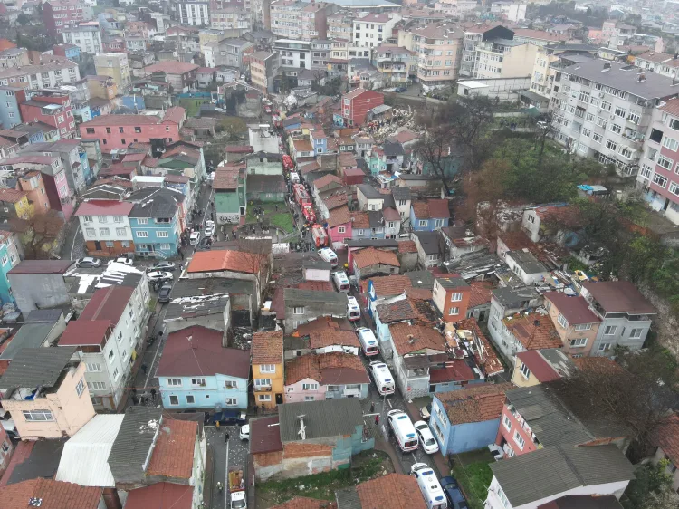 Ayvansaray’da Bina Çökmesi: 1 Ölü, 10 Yaralı