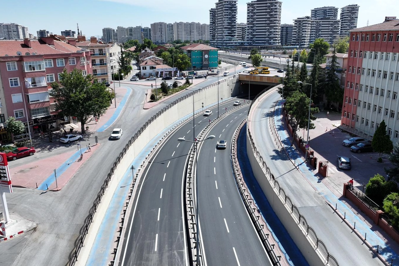 Azerbaycan Alt Geçidi’nde Asfalt Yenilendi