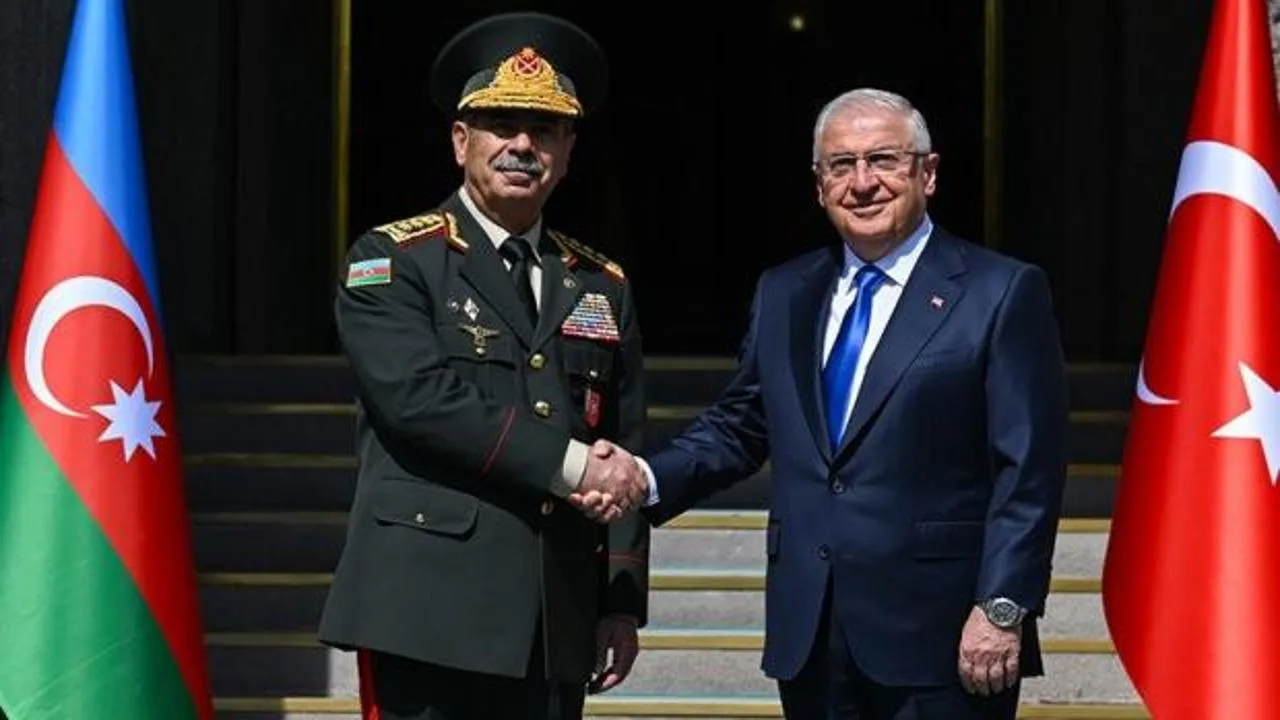 Azerbaycan Savunma Bakanı ile kritik telefon görüşmesi!