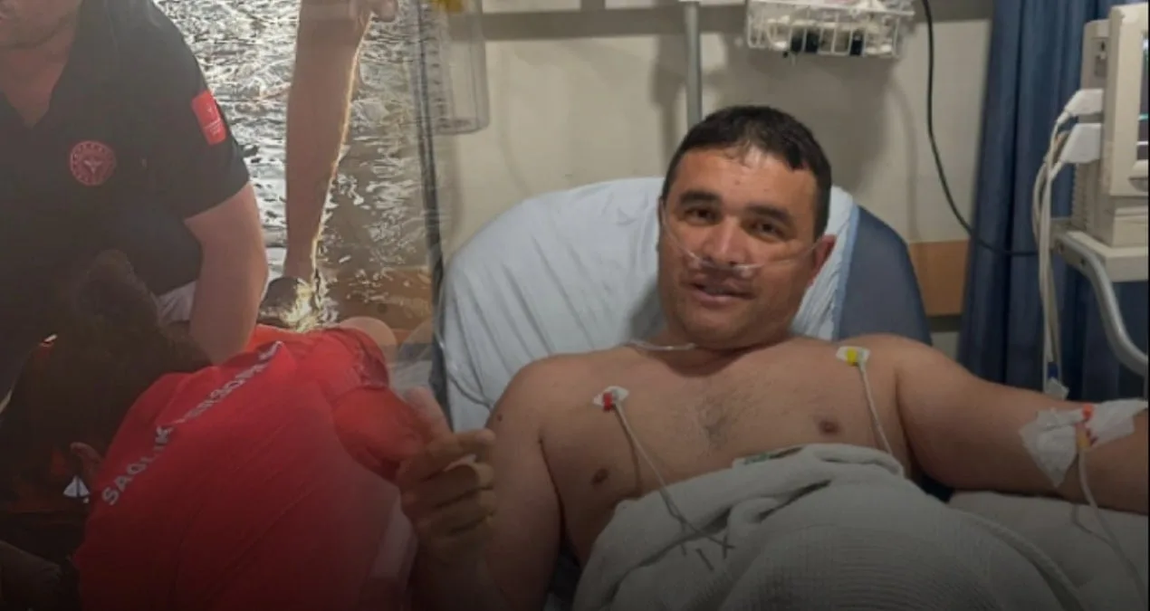 Baba ve 3 Çocuk Dalgalarla Mücadelede!