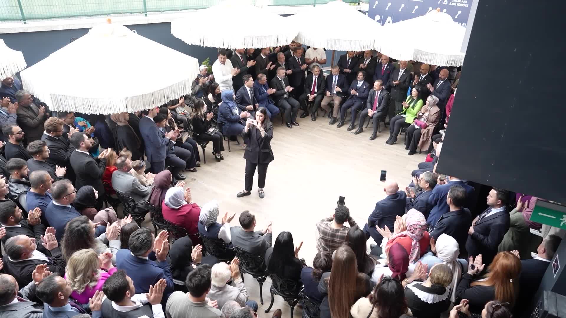 Babaannenin Oy İsteği: Erken Seçim Çağrısı!