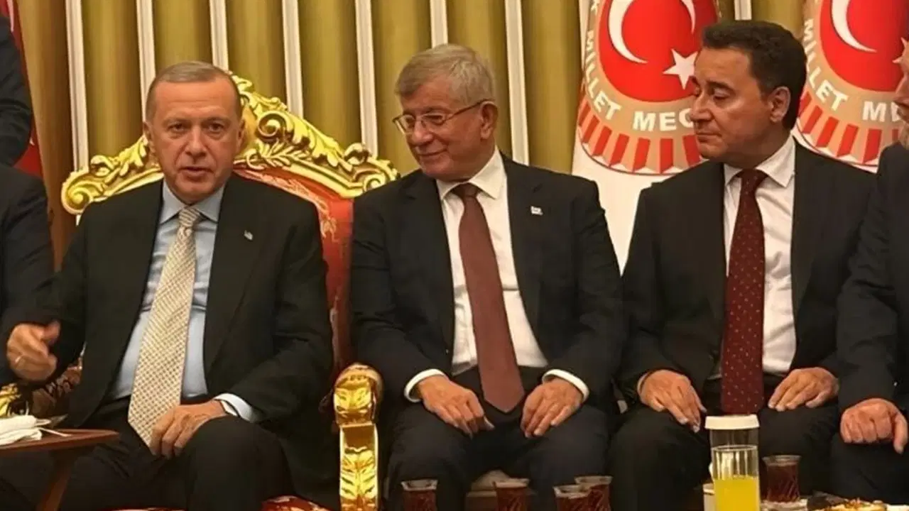 Babacan ve Davutoğlu’nun AKP’ye dönüş iddiaları!