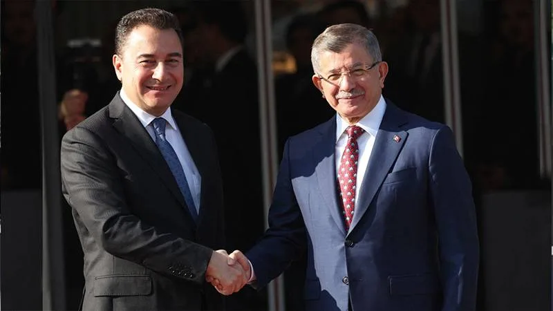 Babacan ve Davutoğlu’nun AKP’ye Dönüş İddiaları Reddedildi