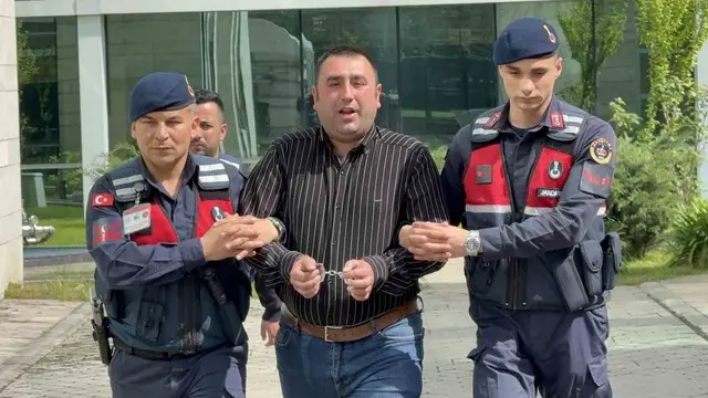 Babasını 8 kurşunla öldürdü,