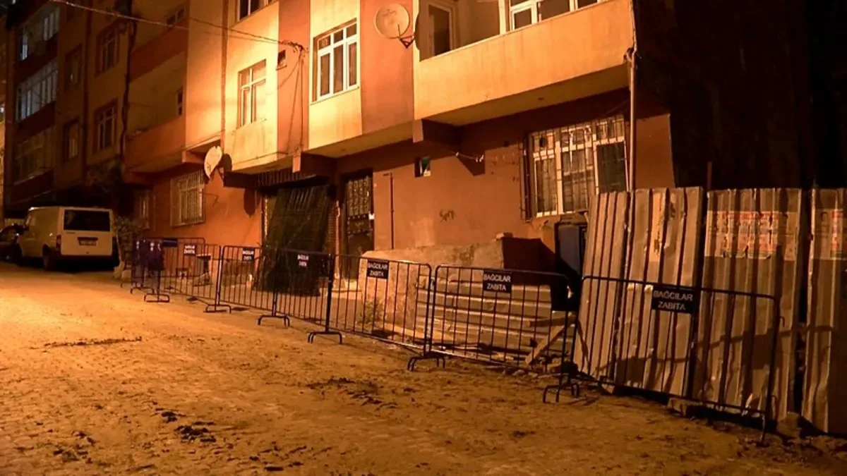 Bağcılar’da Toprak Kayması: Bina Eğildi, 5 Aile Etkilendi