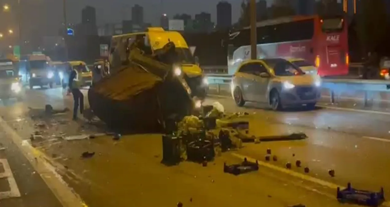 Bağcılar’da Trafik Kazası: Kamyonet Hurdaya Döndü!
