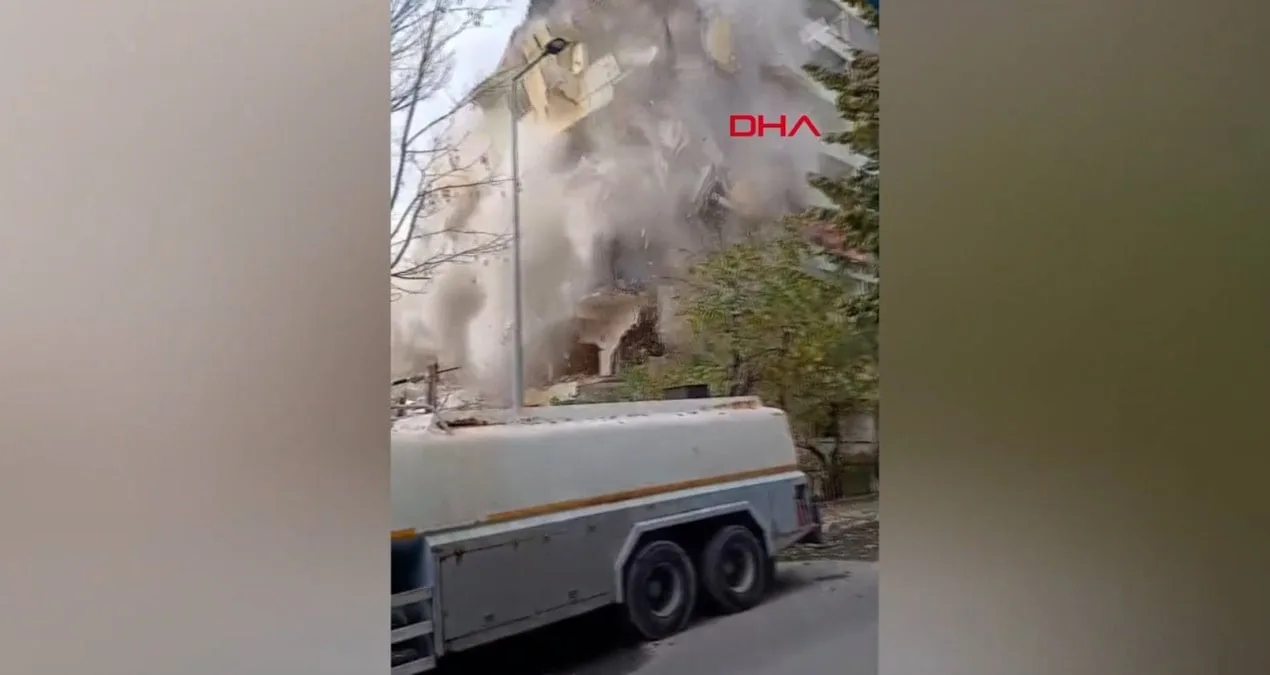 Bağcılar’da Yıkım Anında Bina Çöktü, Panik!