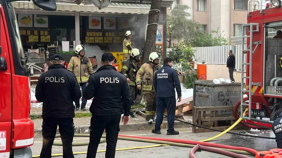 Bağlarbaşı’nda Tekstil Deposunda Yangın Paniği!