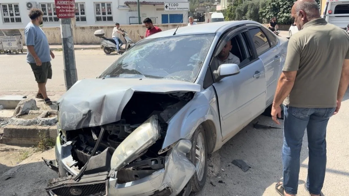 Bahçe’de Otomobil Kazasında 11 Yaşındaki Çocuk Yaralandı