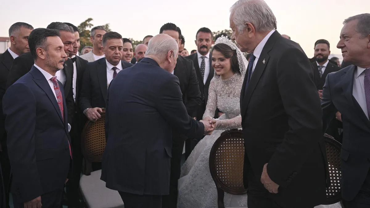 Bahçeli, 20 Bin Kişilik Düğünde Nikah Şahidi Oldu