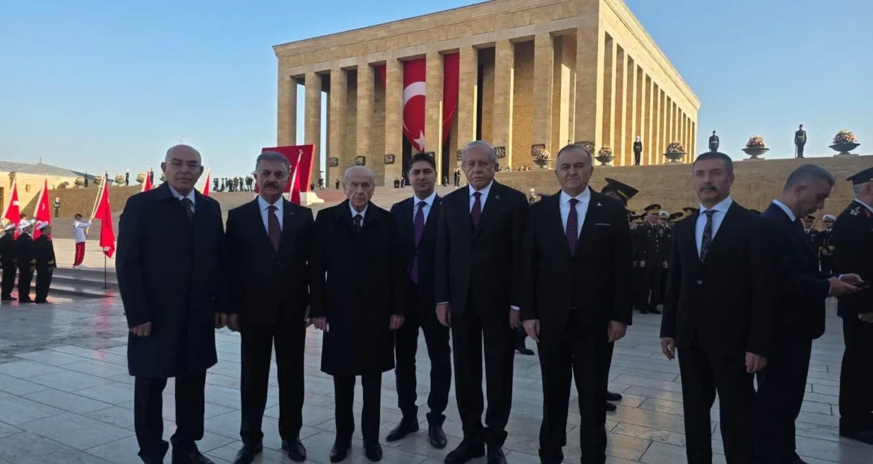 Bahçeli, Anıtkabir’de Atatürk’ü Andı