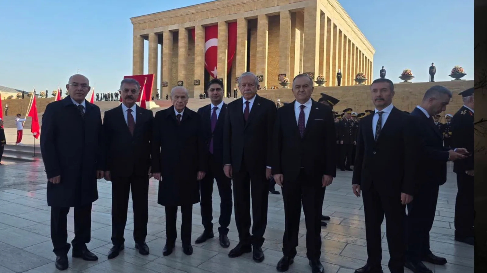 Bahçeli, Atatürk’ü Anıtkabir’de Andı!