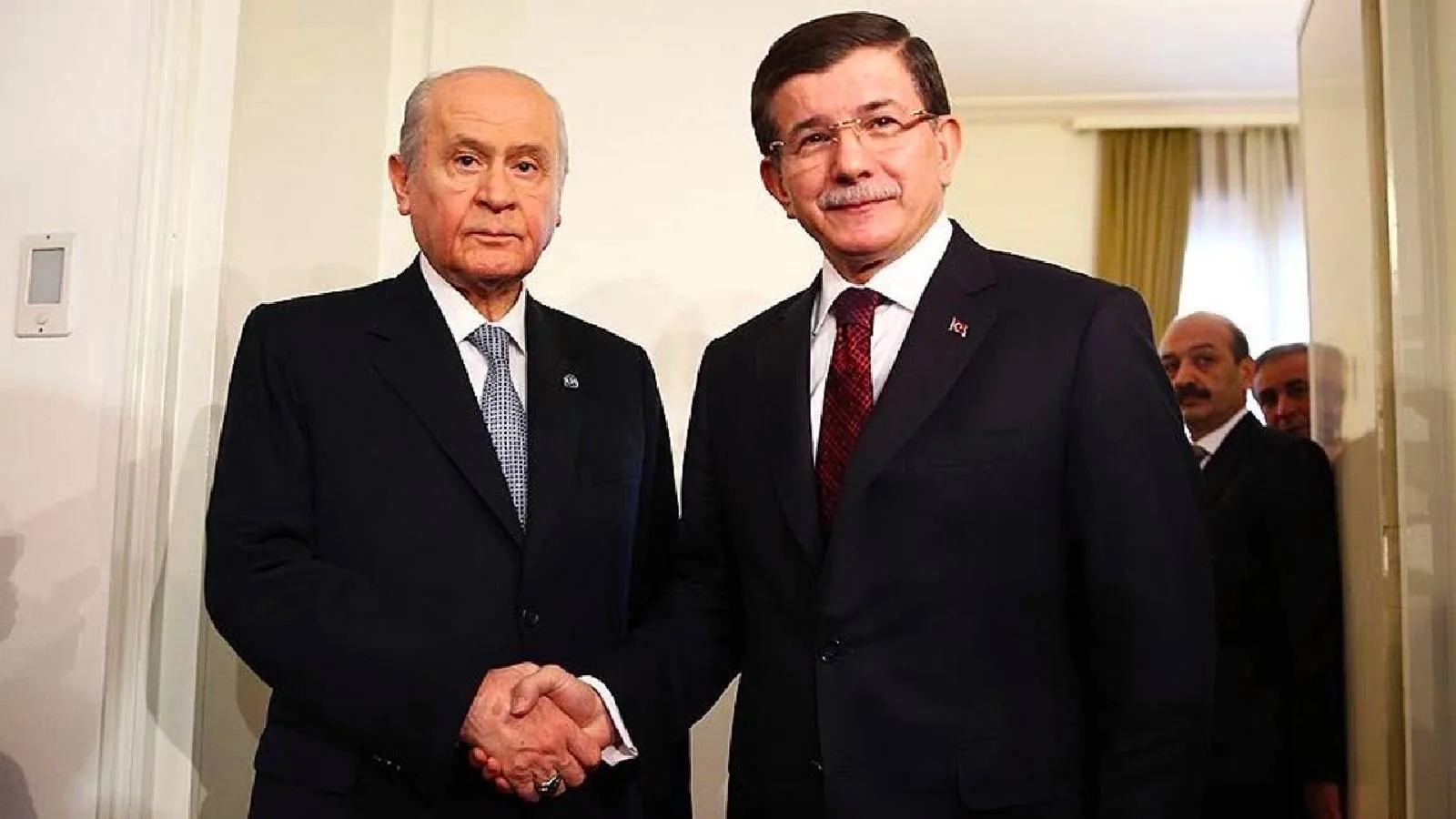 Bahçeli’den Davutoğlu’na Teşekkür Telefonu!