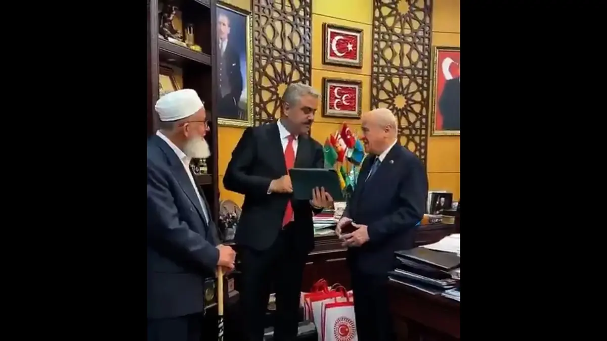 O şarkıyı duyunca Bahçeli'nin gözleri doldu!