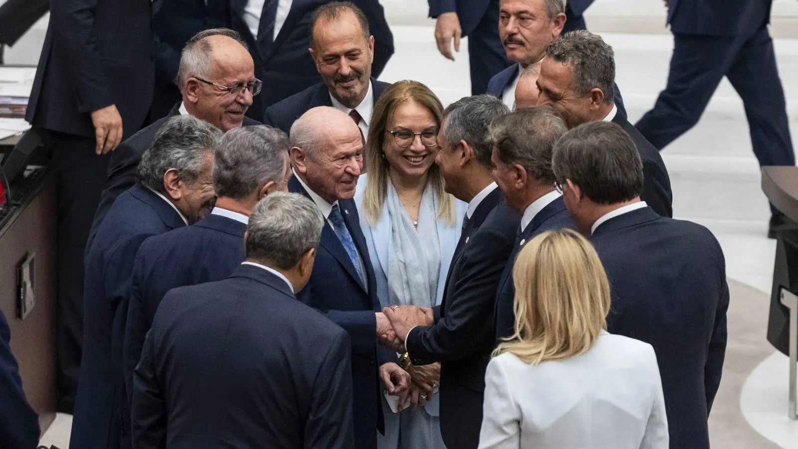 Bahçeli ve Özel Arasında Çarpıcı Diyalog!