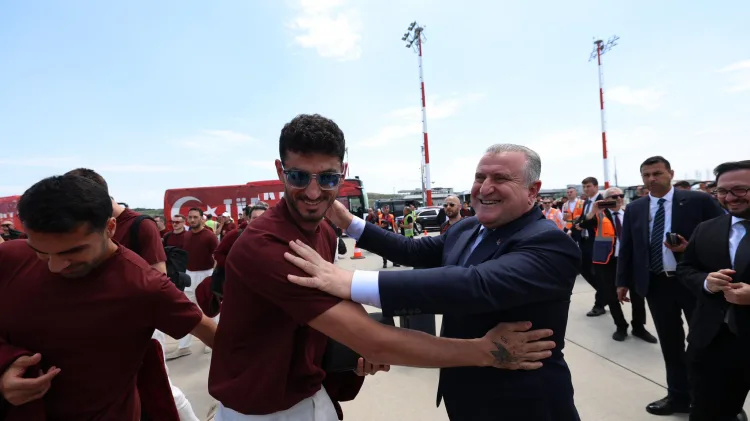Bakan Bak’tan A Milli Takıma Destek Mesajı!