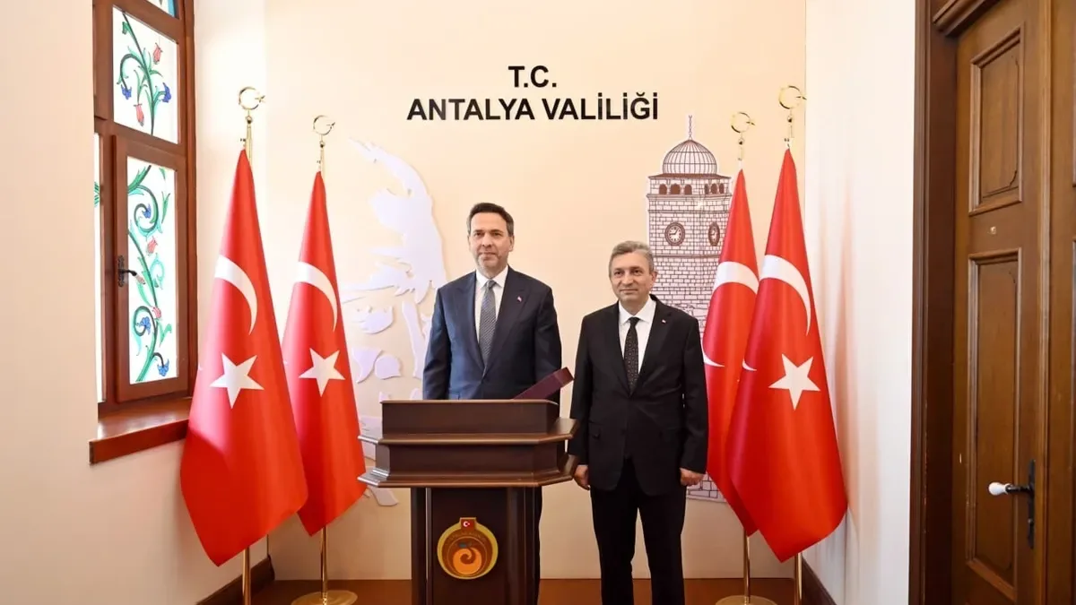 Bakan Bayraktar Antalya Valiliği’ni Ziyaret Etti