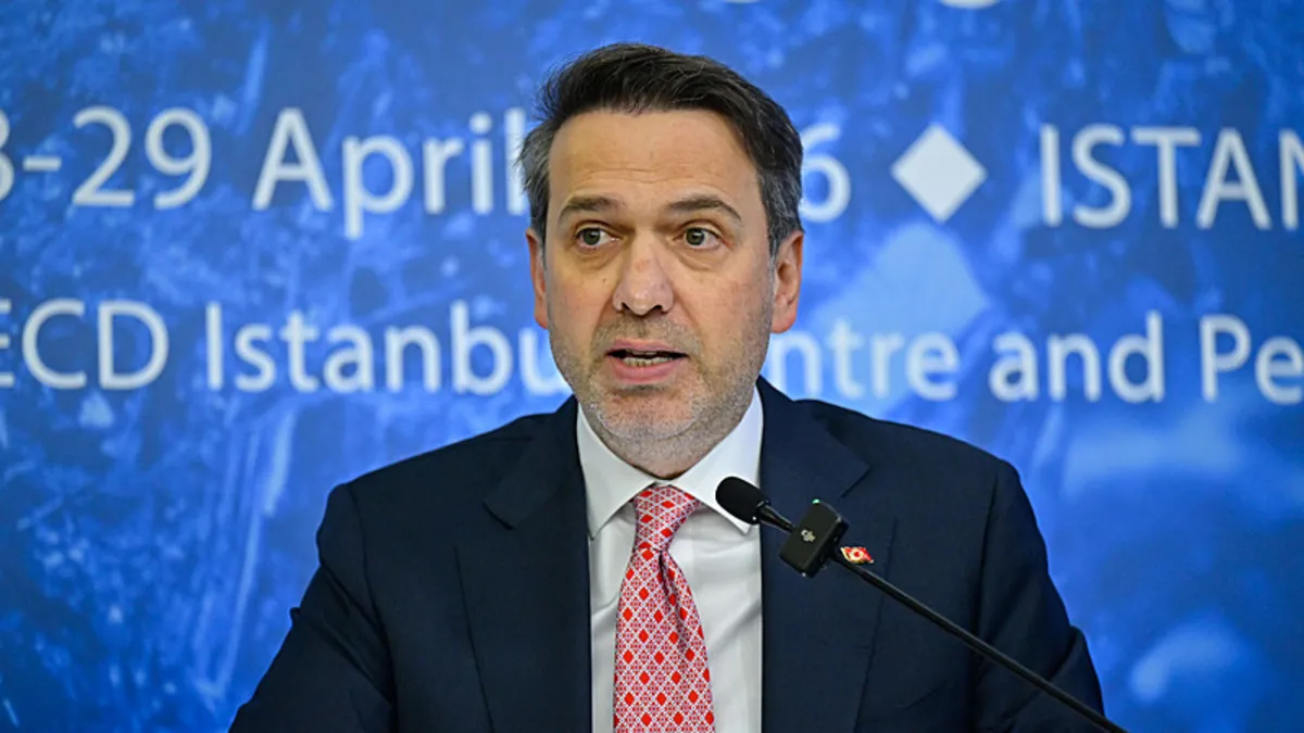 Bakan Bayraktar’dan Özgür Özel’e Sert Yanıt!