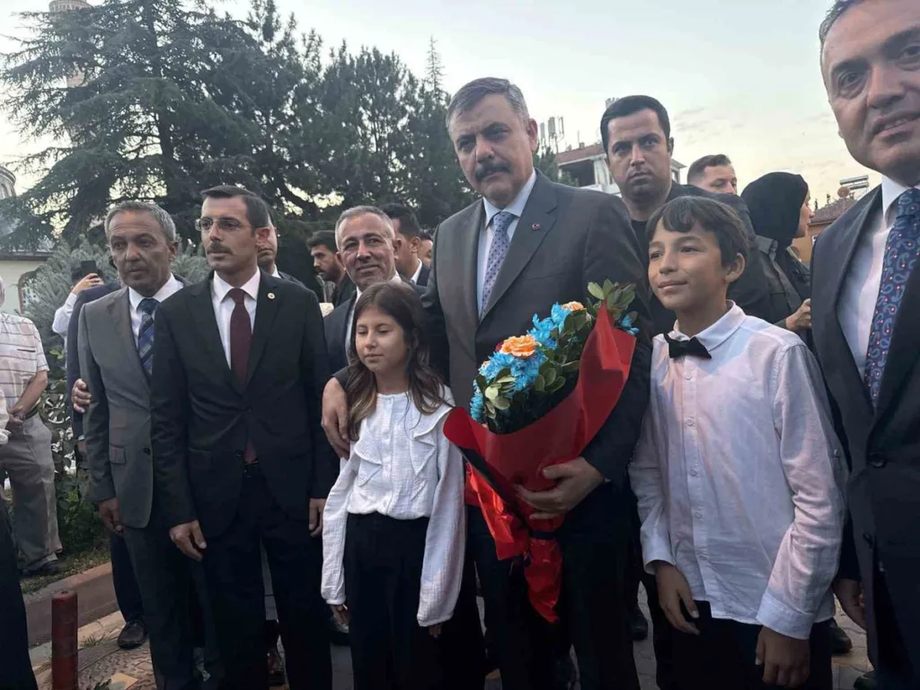 Bakan Çiftçi Yenipazar’da Esnafla Bir Araya Geldi
