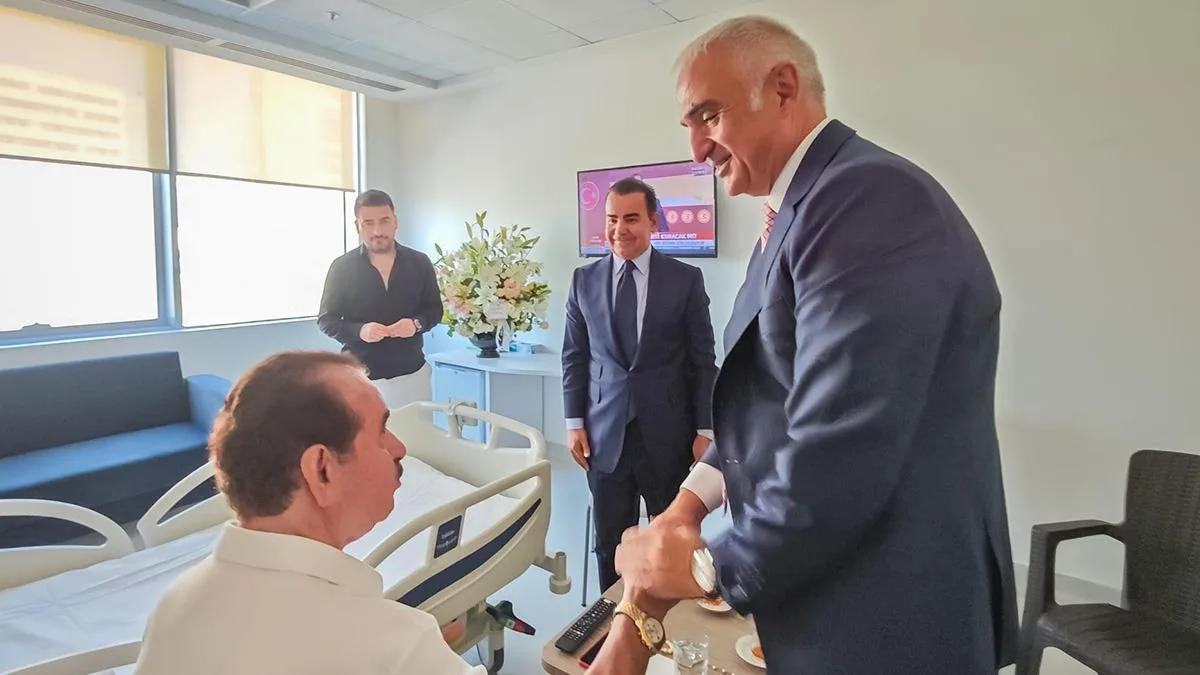 Bakan Ersoy, İbrahim Tatlıses’e Geçmiş Olsun Diledi