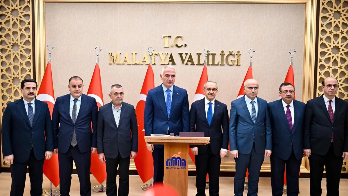 Bakan Ersoy: Vakıf Eserleri Haziran’da Geri Dönüyor