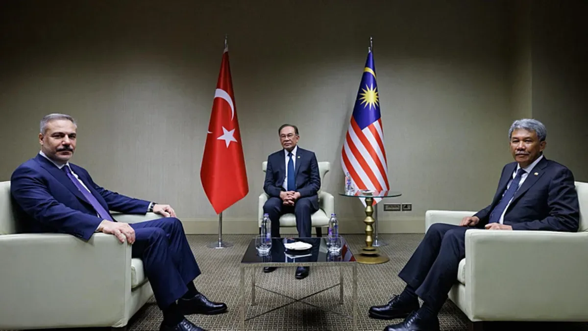 Bakan Fidan, Malezya Başbakanı ile Görüştü!