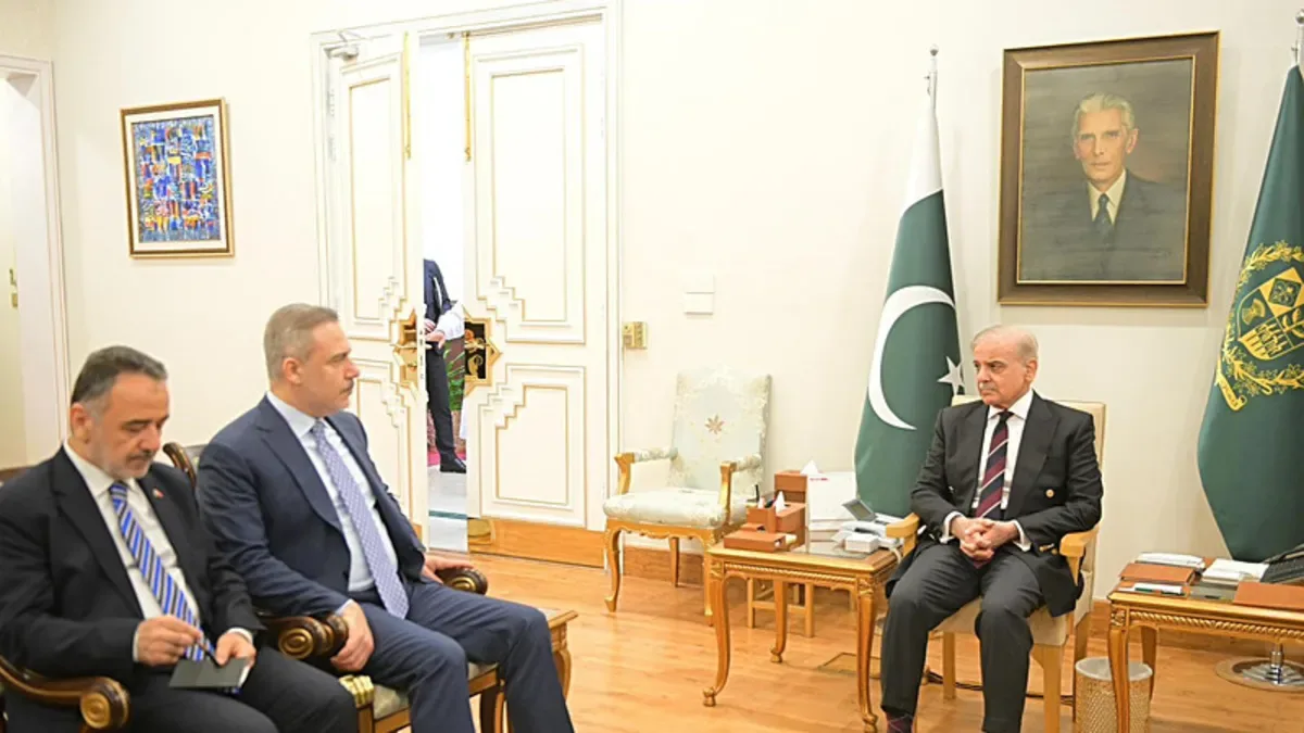 Bakan Fidan, Pakistan Başbakanı ile Görüştü