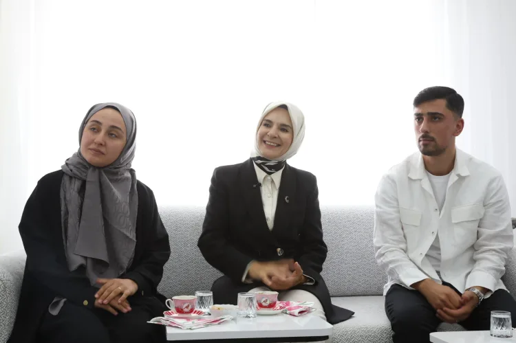Bakan Göktaş, Genç Çiftin İlk Misafiri Oldu!